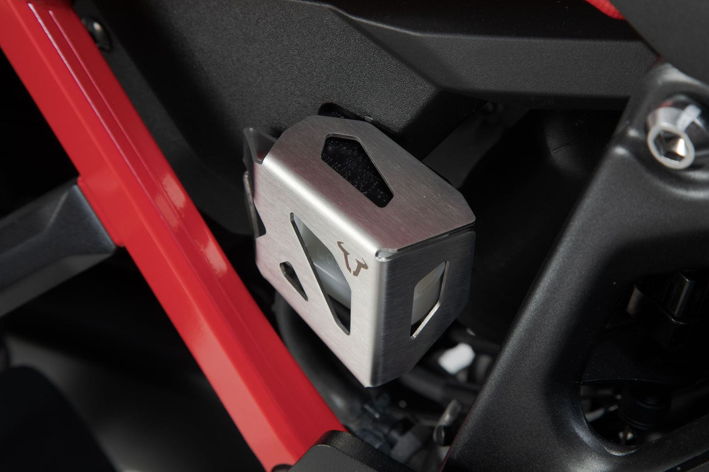 Brake reservoir guard Suzuki DL1000, Honda CRF1000L/1100L. Silver