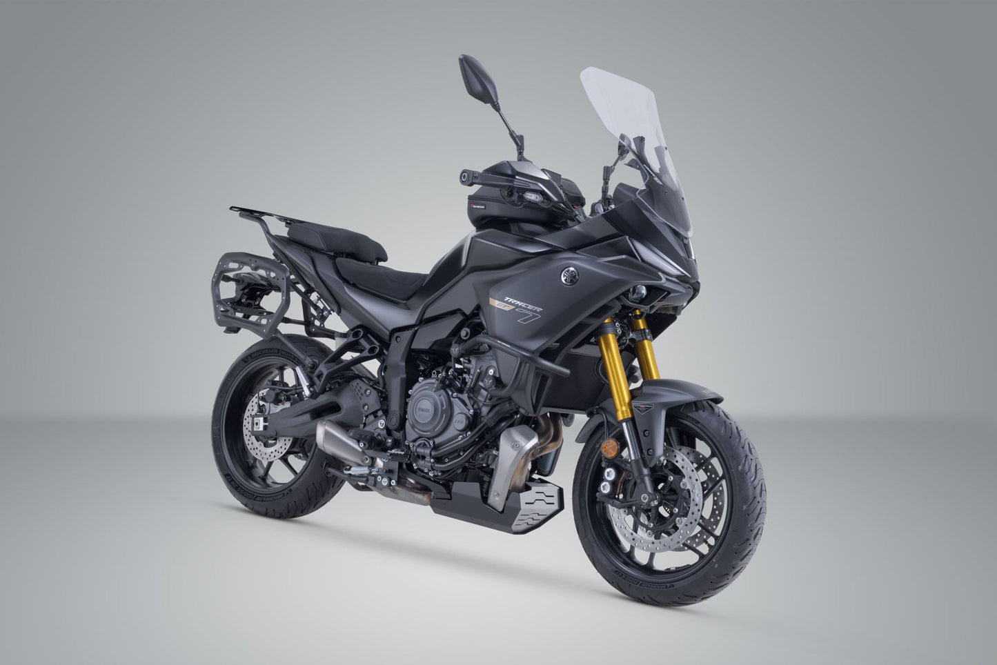 Adventure set TRAX ADV Black. Yamaha Tracer 7 / GT (25-).