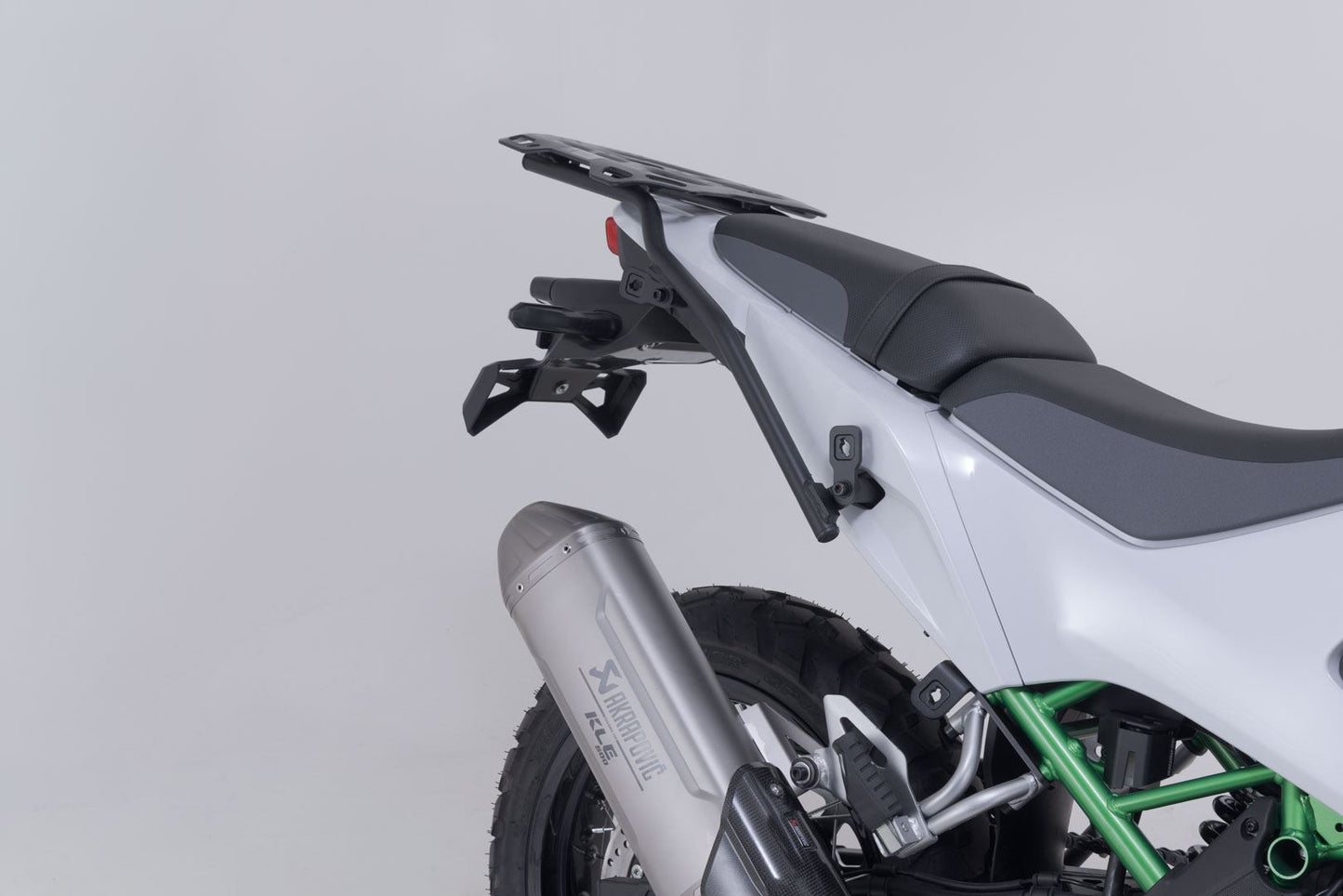 TRAX ADV aluminum case system + Akrapovic Black. 45/37 l. Kawasaki KLE500/KLE500 SE (26-).