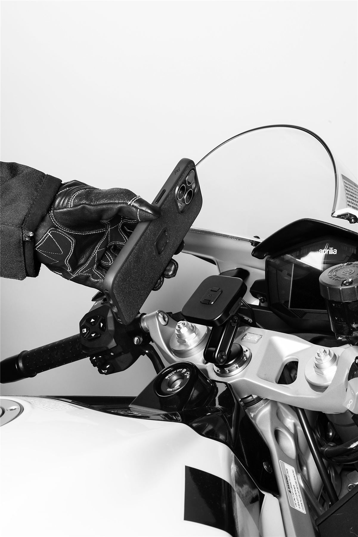 Mobile Motorcycle Mount Stem Mount: Charging Black