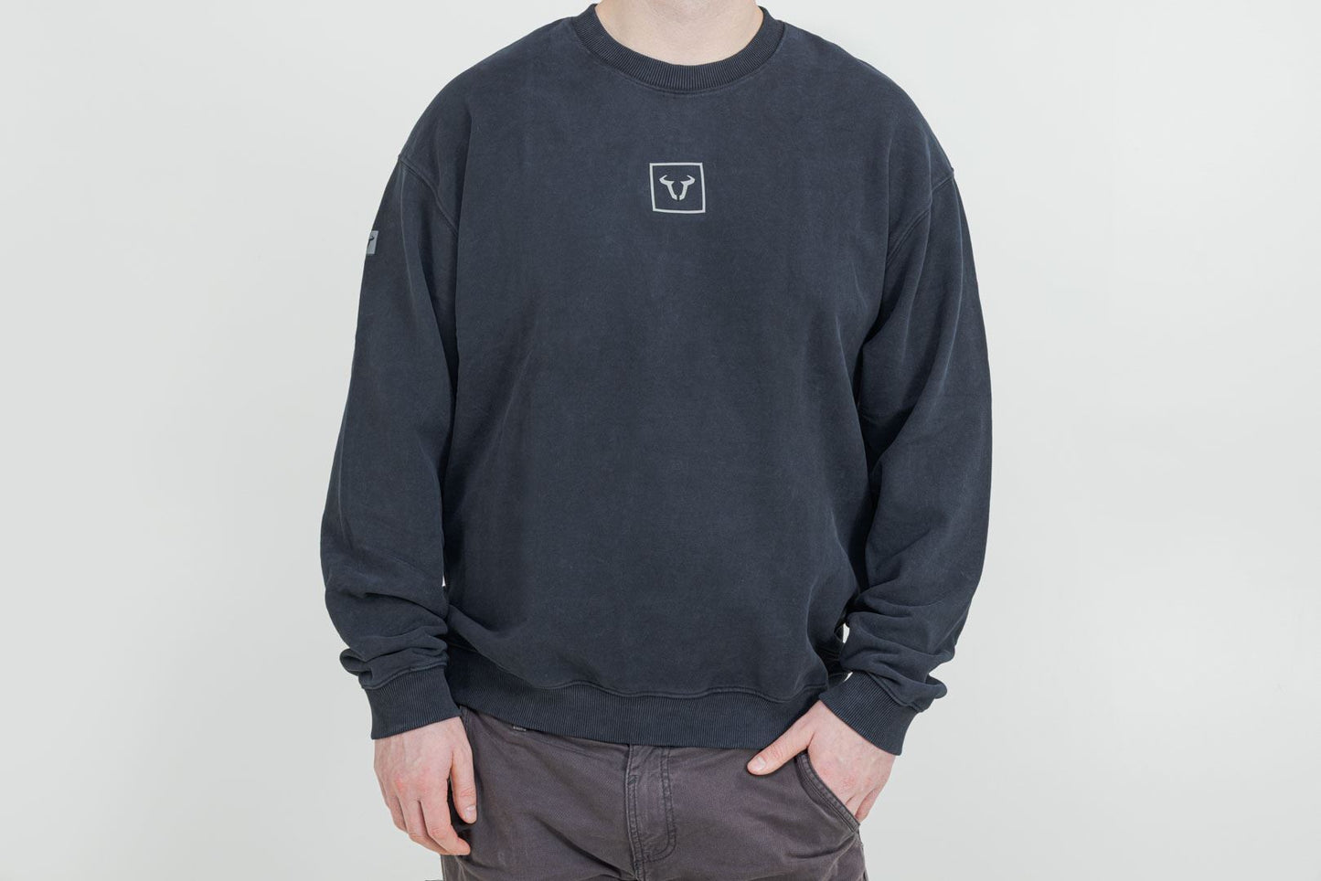 Crewneck Unisex  Riders Line Dark Grey. Optic Wash. Unisex. Size L.