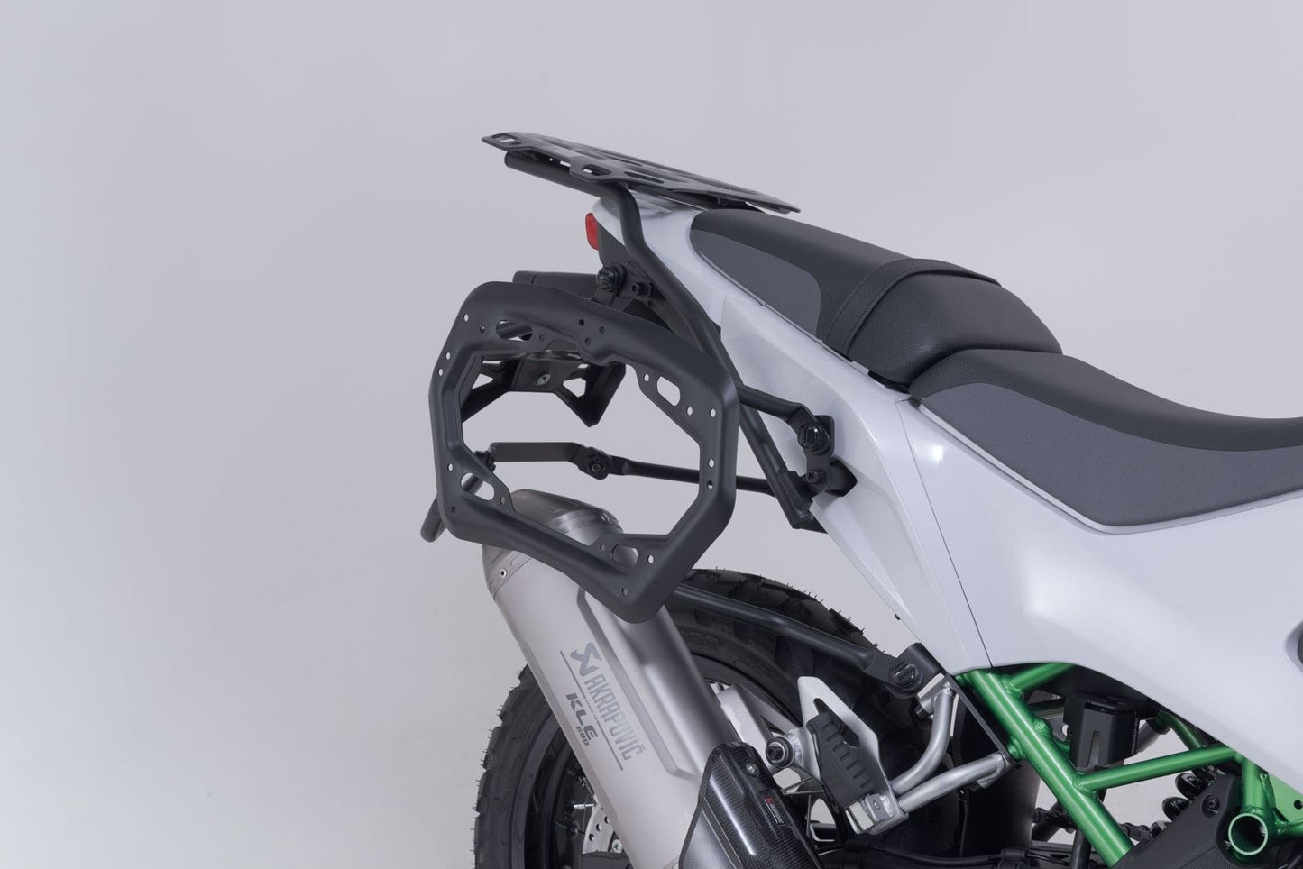 TRAX ADV aluminum case system + Akrapovic Silver. 45/37 l. Kawasaki KLE500/KLE500 SE (26-).