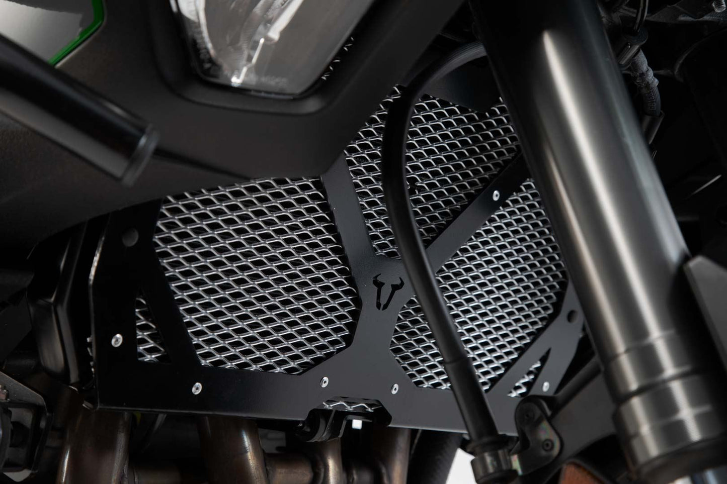 Radiator guard Kawasaki Versys 1000 (18-). Black/Silver