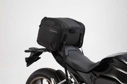 ION M Tail Bag 26-36 litre 600D Polyester / Soft-Vinyl Black