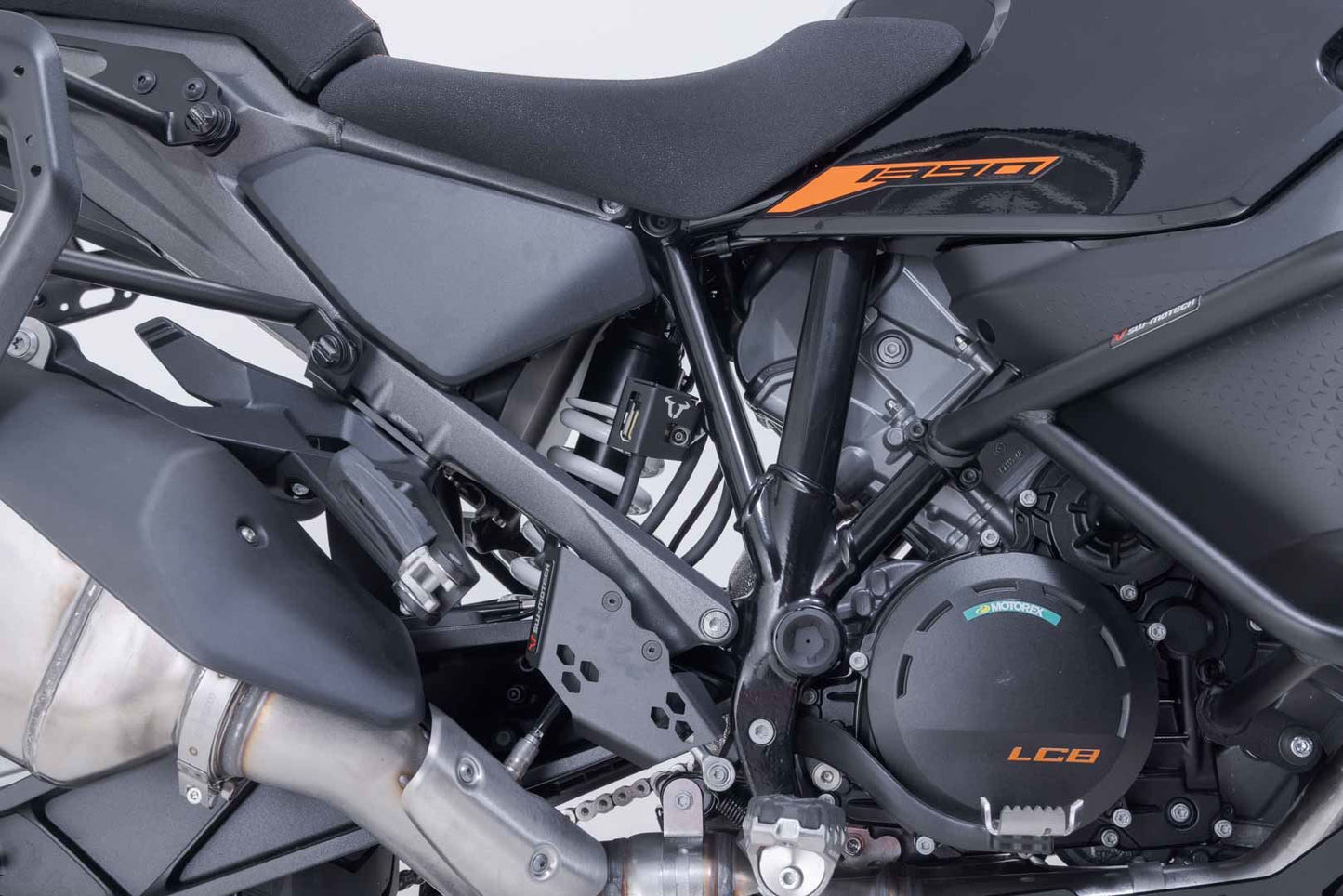 Brake fluid reservoir guard Black. BMW / Ducati / KTM / Husqvarna models.