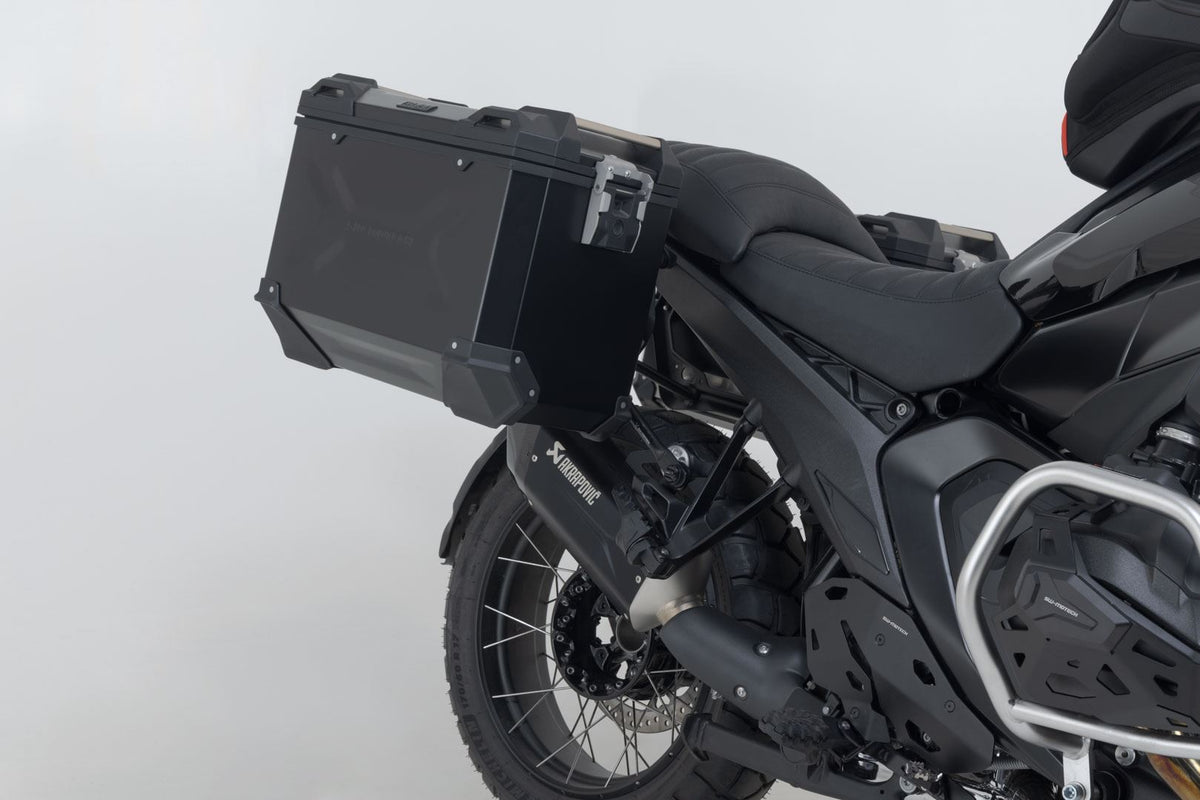 TRAX ADV aluminium case system + Akrapovic Black. 45/45 l. BMW R 1300 GS (23-).