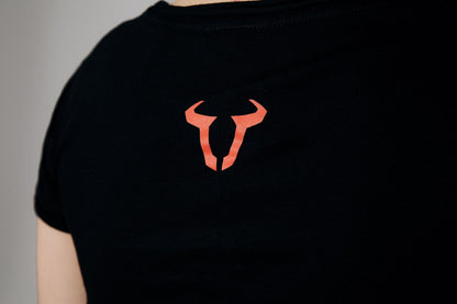T-Shirt Core Line. Black. Women. Size M.