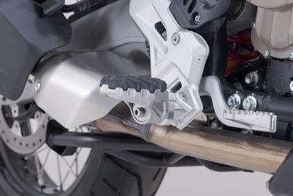 EVO footrest kit Silver/black. MV Agusta Enduro Veloce (24-).