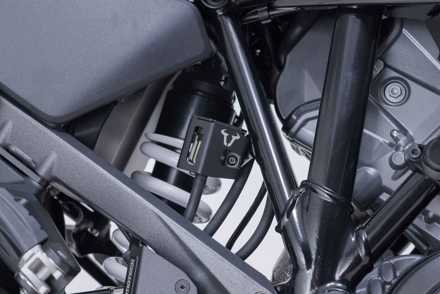 Brake fluid reservoir guard Black. BMW / Ducati / KTM / Husqvarna models.