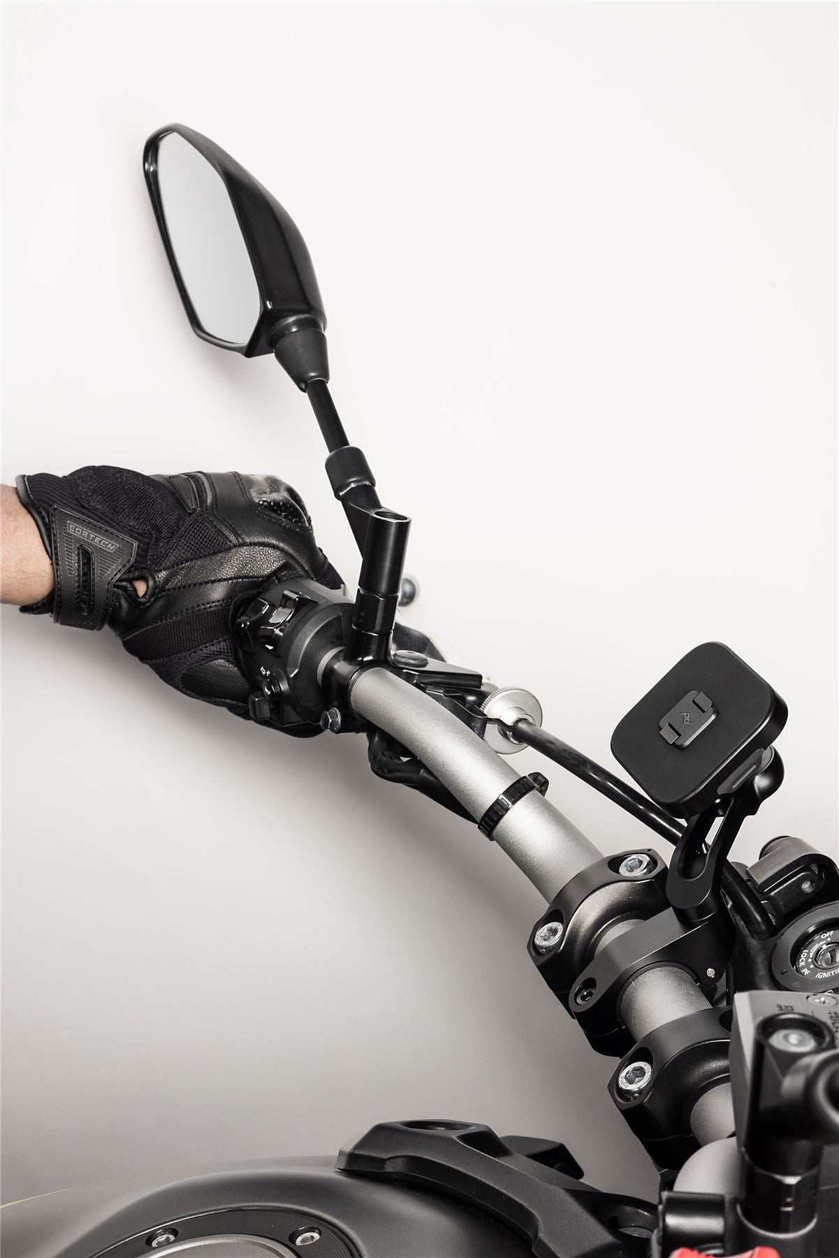 Mobile Motorcycle Mount Bar Mount v2: Charging Black