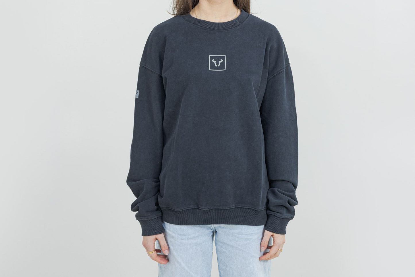 Crewneck  Riders Line Dark Grey. Optic Wash. Unisex. Size XS.
