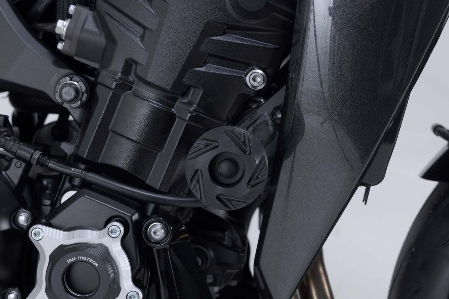 Frame slider kit Black. Kawasaki Z900 models (16-), Z1100 (25-).
