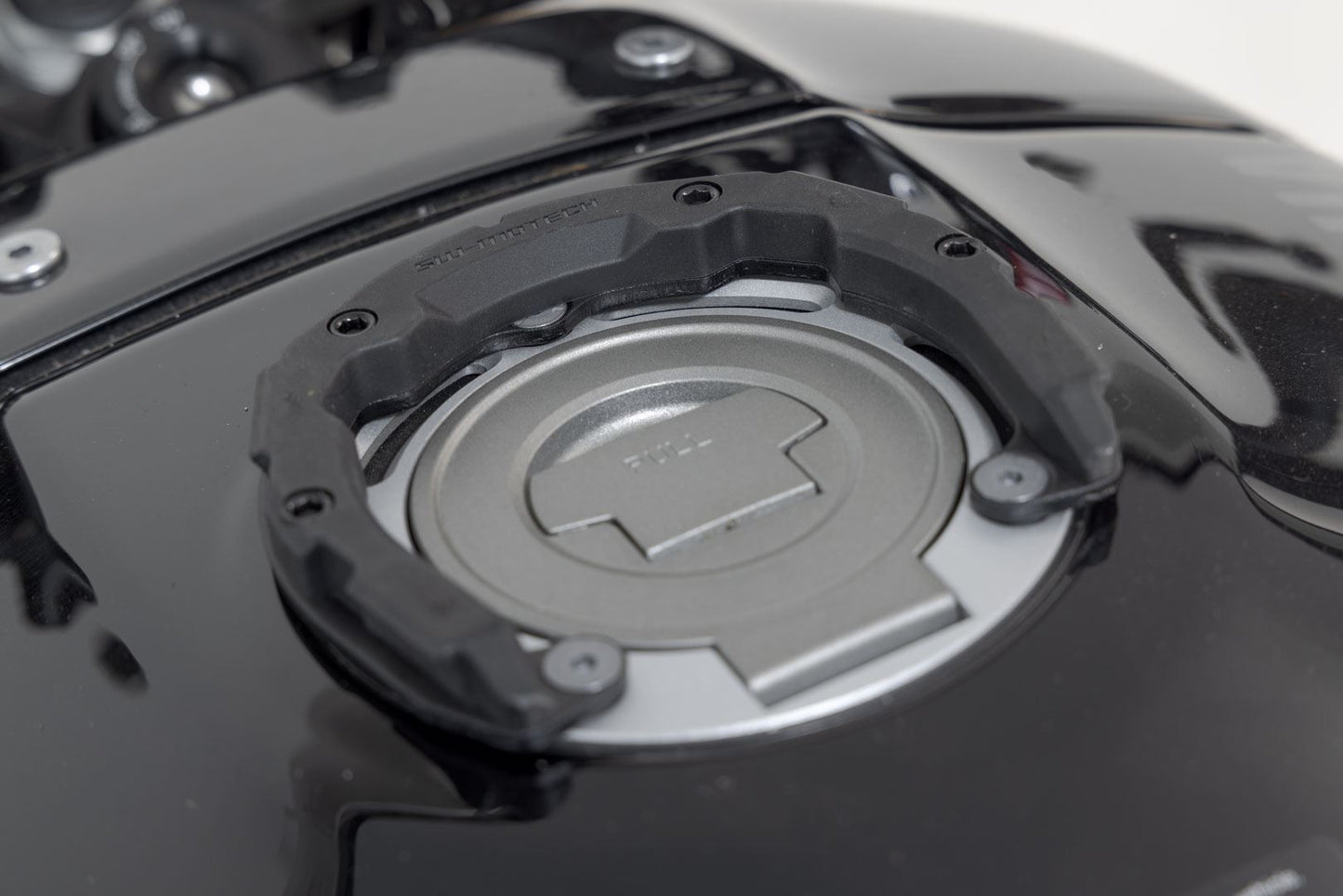 PRO tank ring Black. Yamaha YZF-R1/ R3/ R7, MT-03/ -10/ -125.