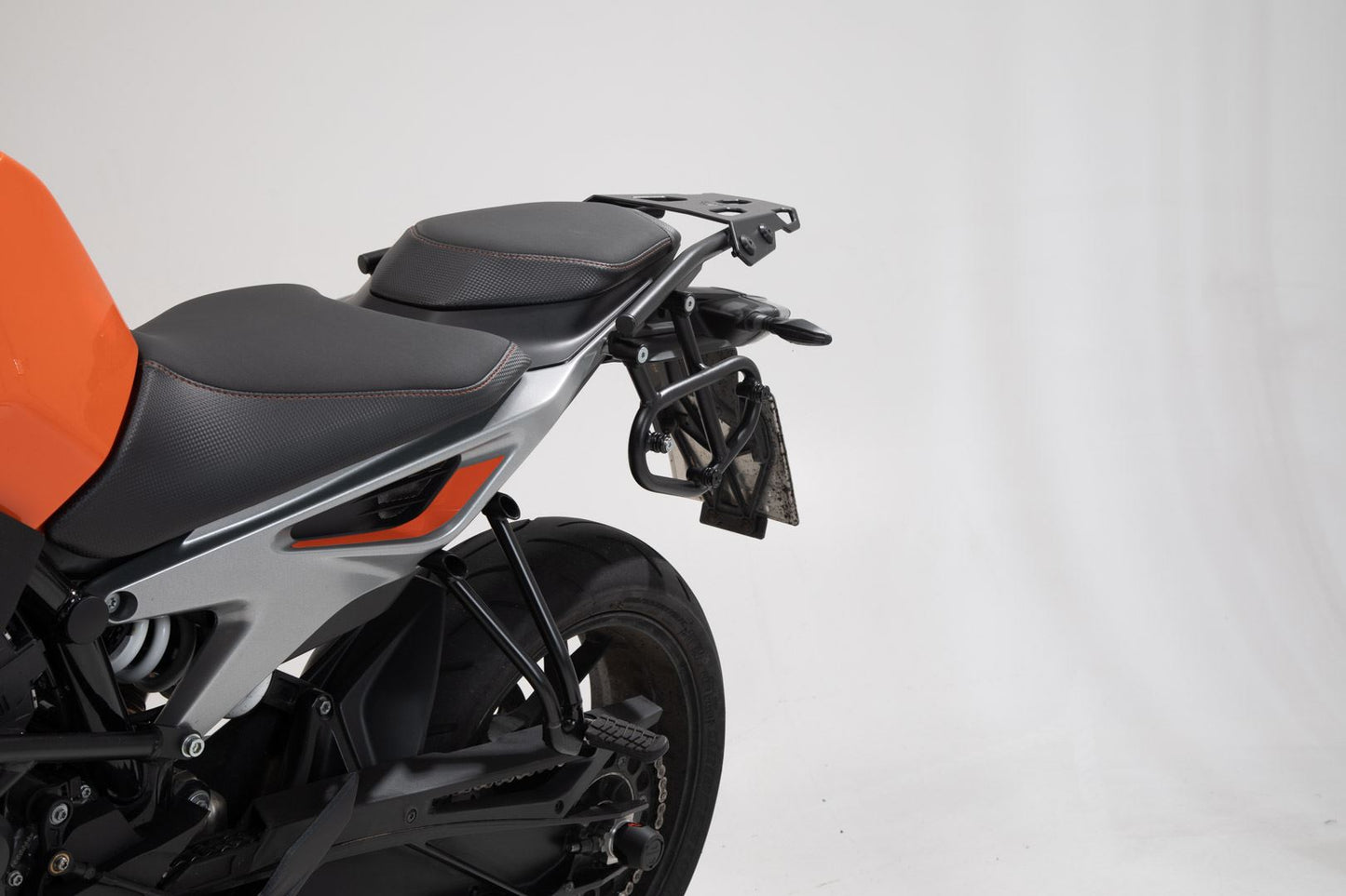 ADVENTURE-RACK Black. R 1300 RS (25-). BMW Topcase mount.